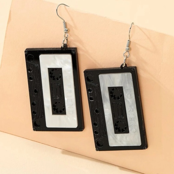 🎶 Retro 90s Style Oversized Cartoon Earrings 🎶 - Picture 2 of 4